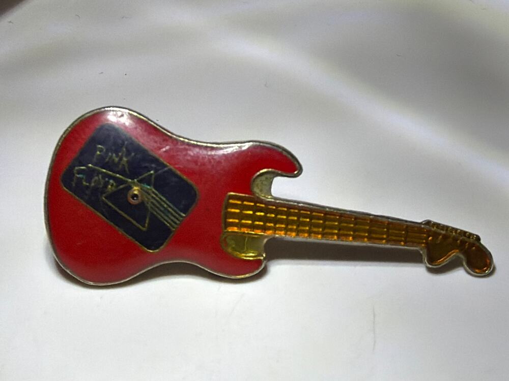 Vintage Pink Floyd Guitar Enamel Lapel Pin Red Rock Band Music Hat Jacket Pin
